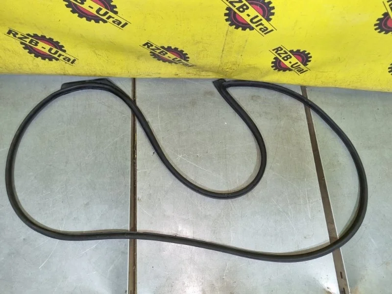 Уплотнитель двери Hyundai Solaris 82140H5000 2, передний правый