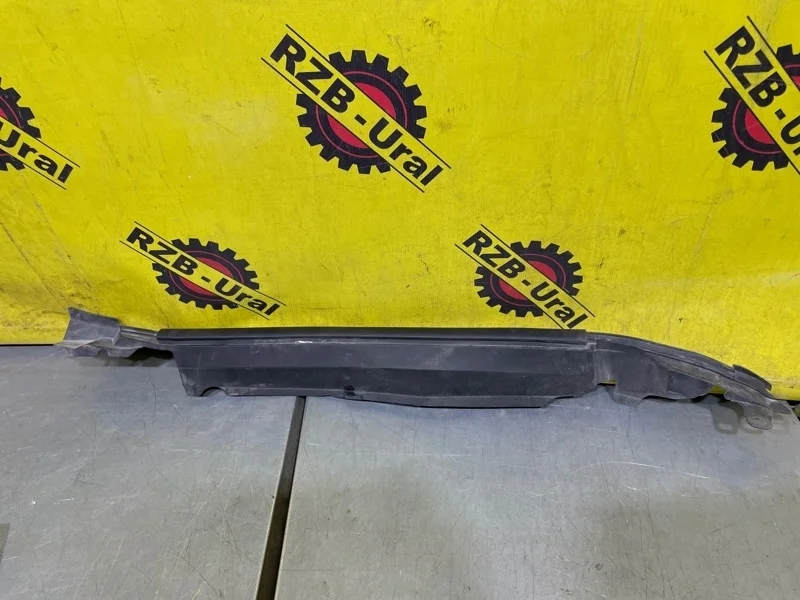 Пыльник крыла Toyota Land Cruiser 5380660020 200, передний левый