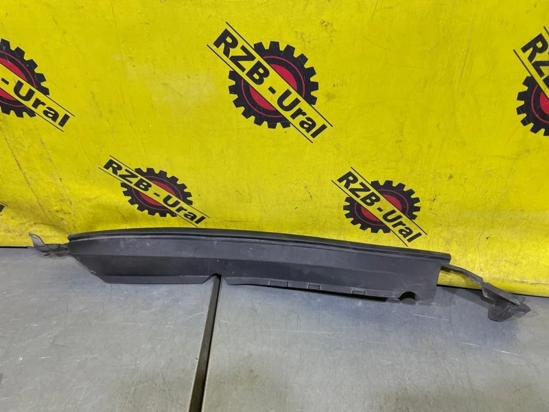 Пыльник крыла Toyota Land Cruiser 5380560021 200, передний правый