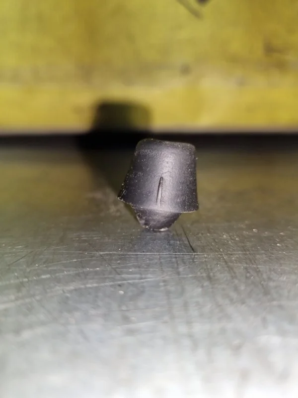 Отбойник капота Kia Cerato 821911E010 YD, передний