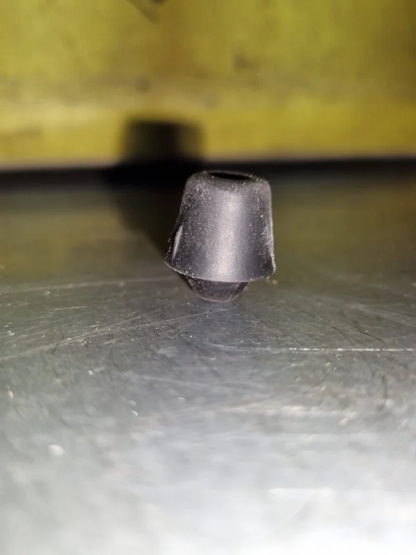 Отбойник капота Kia Cerato 821911E010 YD, передний