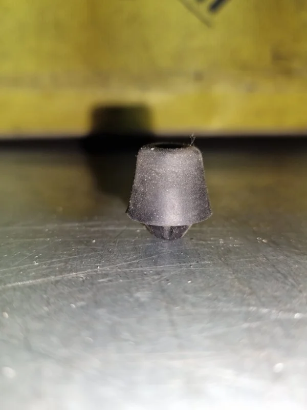 Отбойник капота Kia Cerato 821911E010 YD, передний