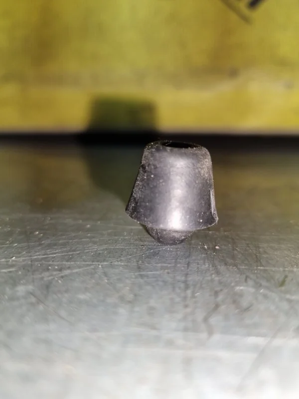 Отбойник капота Kia Cerato 821911E010 YD, передний