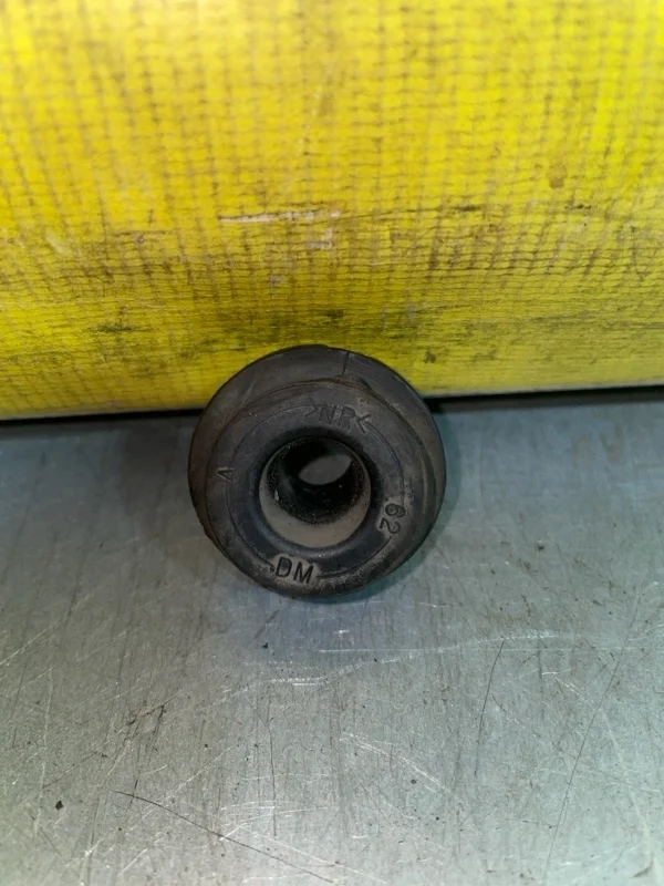 Подушка радиатора Kia Cerato 253362V000 YD, передняя правая