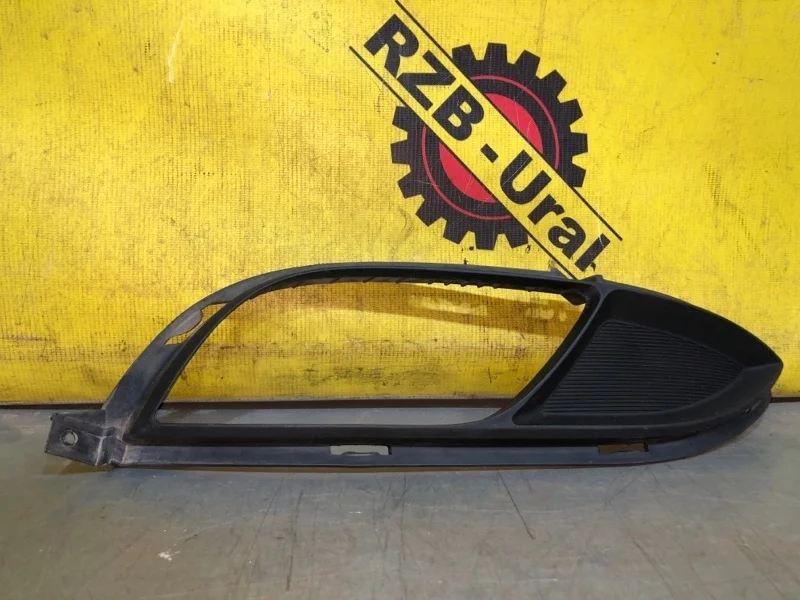 Накладка противотуманной фары Kia Cerato 86564A7010 YD, передняя правая