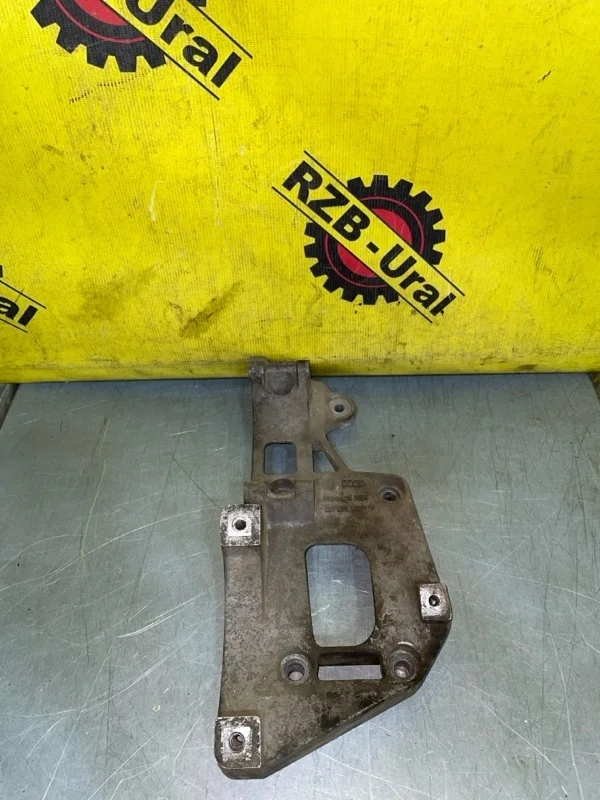 Кронштейн генератора Volkswagen Golf 2003 - 2009 06F903143F MK5