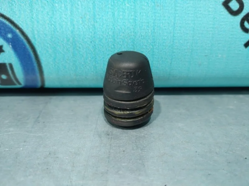 Отбойник капота Volkswagen Polo 867827500A 6