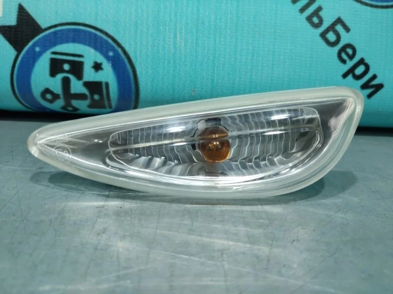 Повторитель поворота в крыло Hyundai Solaris 92303H5000 2, передний левый