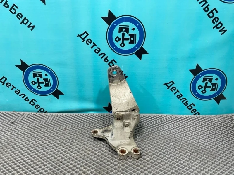 Кронштейн двигателя Kia Ceed 216702B000 ED, правый