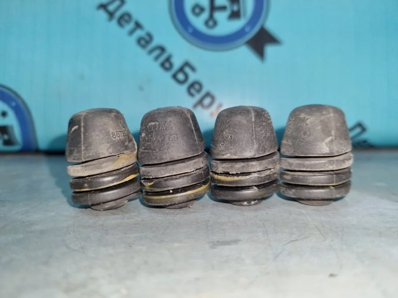 Отбойник капота Skoda Rapid 867827500A 2