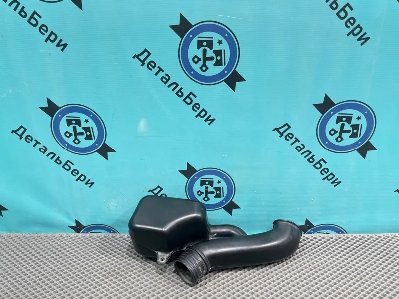 Резонатор воздушного фильтра Skoda Rapid 04E129618D 2