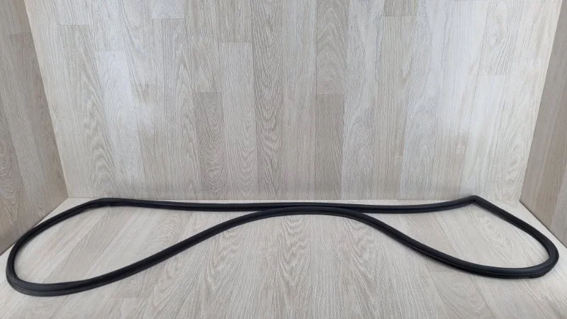 Уплотнитель двери Nissan Almera 80830EW800 G15, передний правый