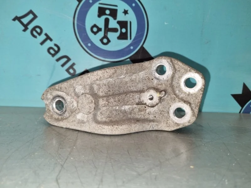 Кронштейн двигателя Kia Ceed 218152H000 ED, правый