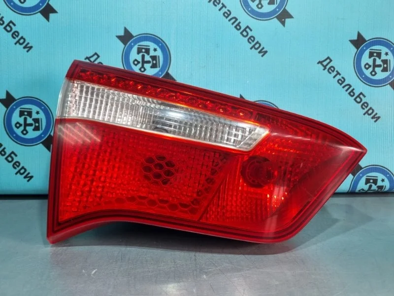 Фонарь внутренний Kia Rio 924034X000 3 1.4, задний левый