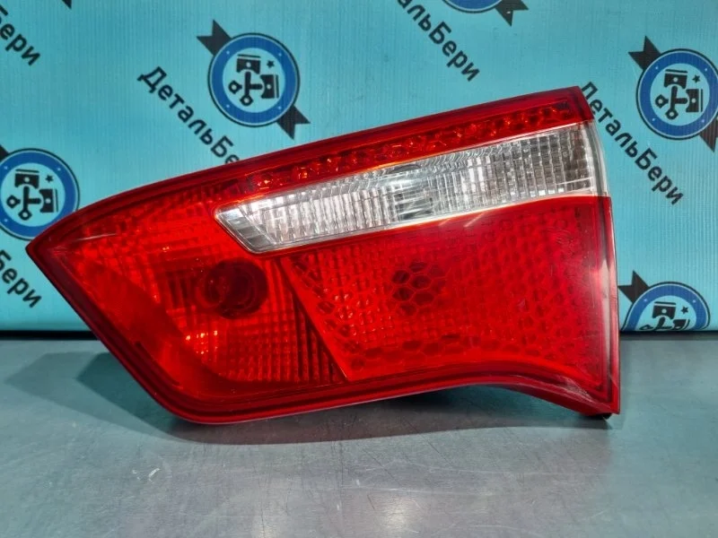 Фонарь внутренний Kia Rio 924044X000 3 1.4, задний правый