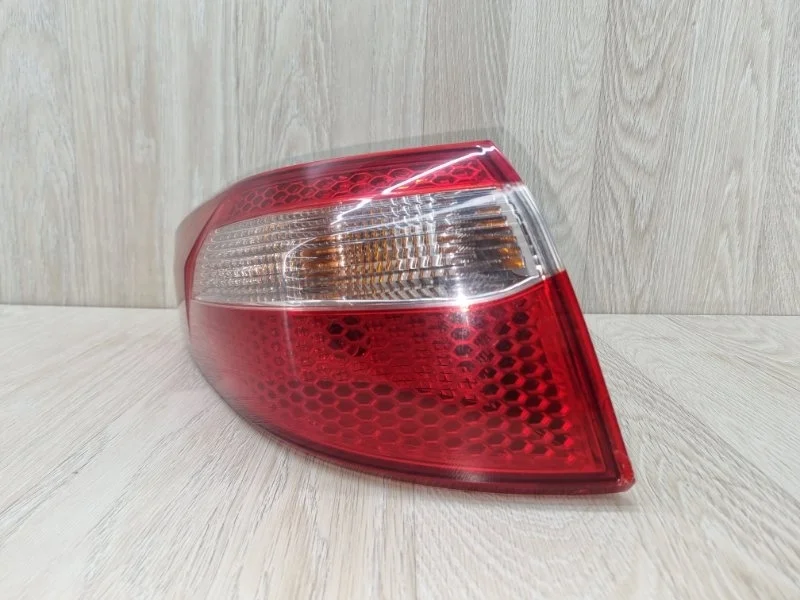 Фонарь наружный Kia Rio 924014X000 3 1.4, задний левый