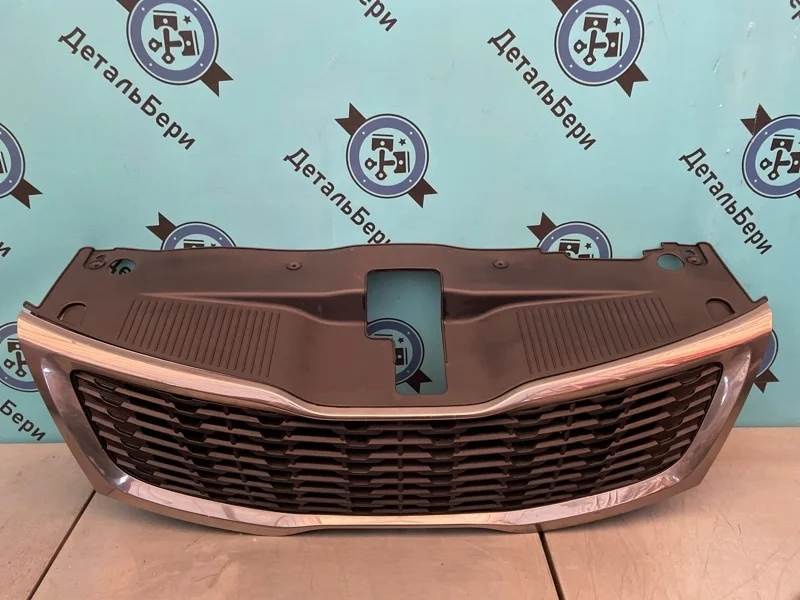 Решетка радиатора Kia Rio 863504Y100 3 1.4, передняя