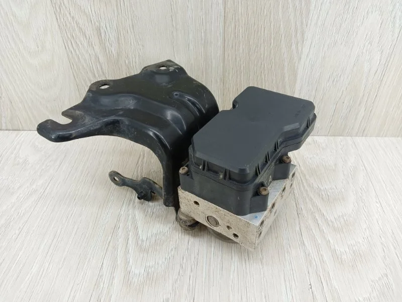 Блок ABS Toyota Corolla 4451012390 E150