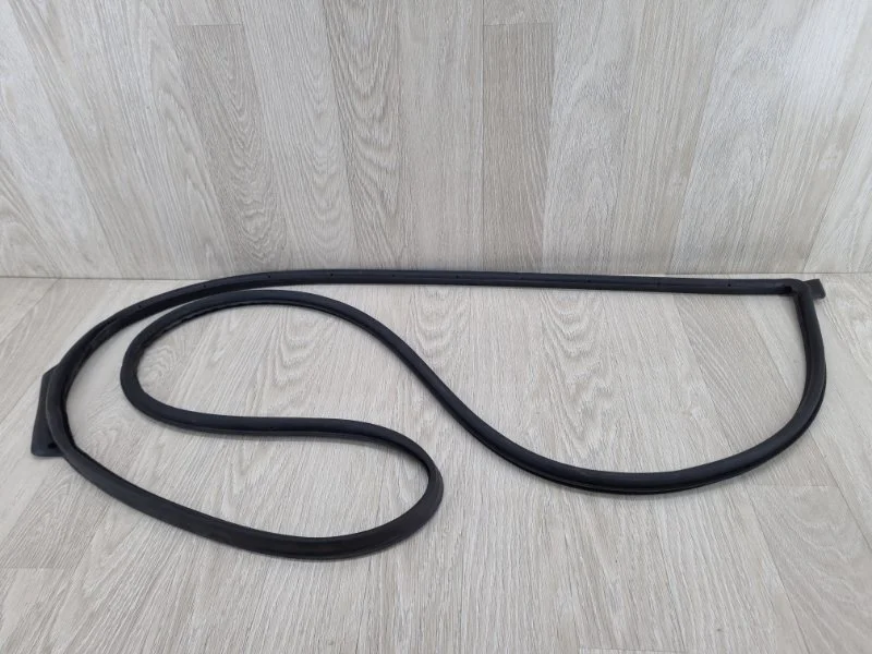 Уплотнитель двери Hyundai Solaris 82140H5000 2 1.4, передний правый