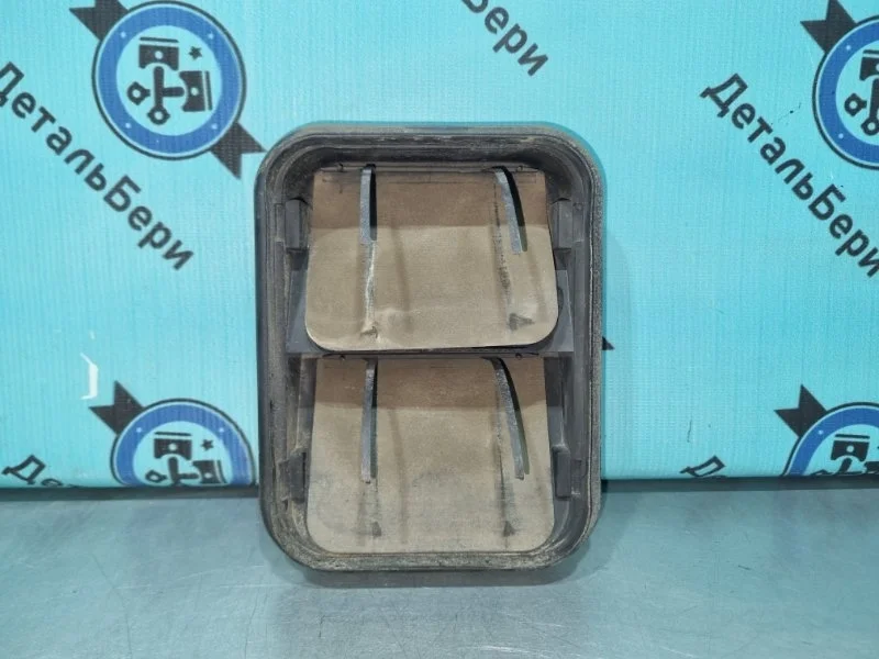 Решетка вентиляционная Nissan Qashqai 8200003575 J10