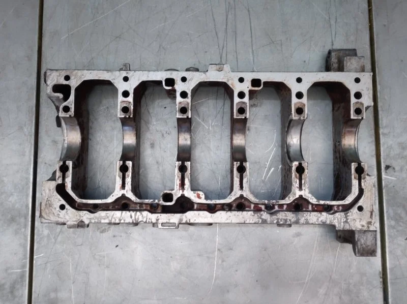 Постель коленвала Volvo XC-70 8251489 B5254T2