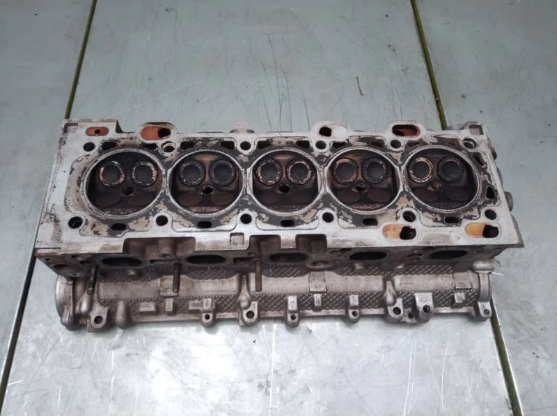 Головка блока цилиндров Volvo XC-70 8251136 B5254T2