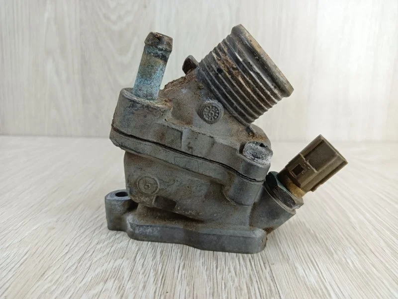 Корпус термостата Volvo XC-70 30650469 B5254T2