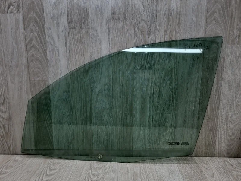 Стекло двери Ford Fusion 1336305 1.4, переднее левое