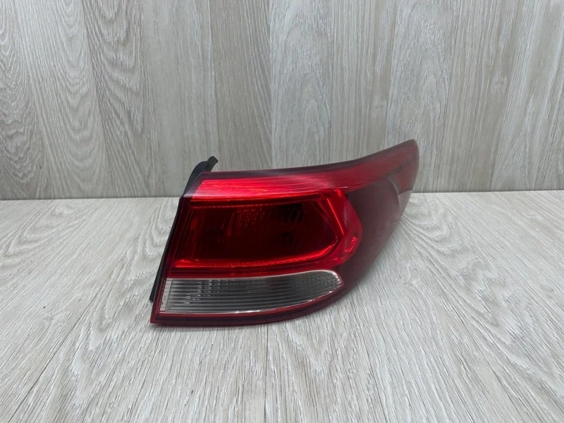 Фонарь наружный Kia Rio 92402H0000 4 FB 1.4, задний правый