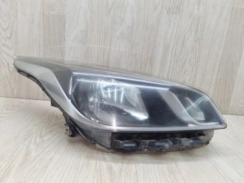 Фара Kia Rio 92102H0000 4 FB 1.4, передняя правая