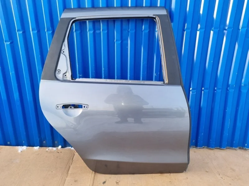 Дверь Nissan Terrano 82120559R D10, задняя правая