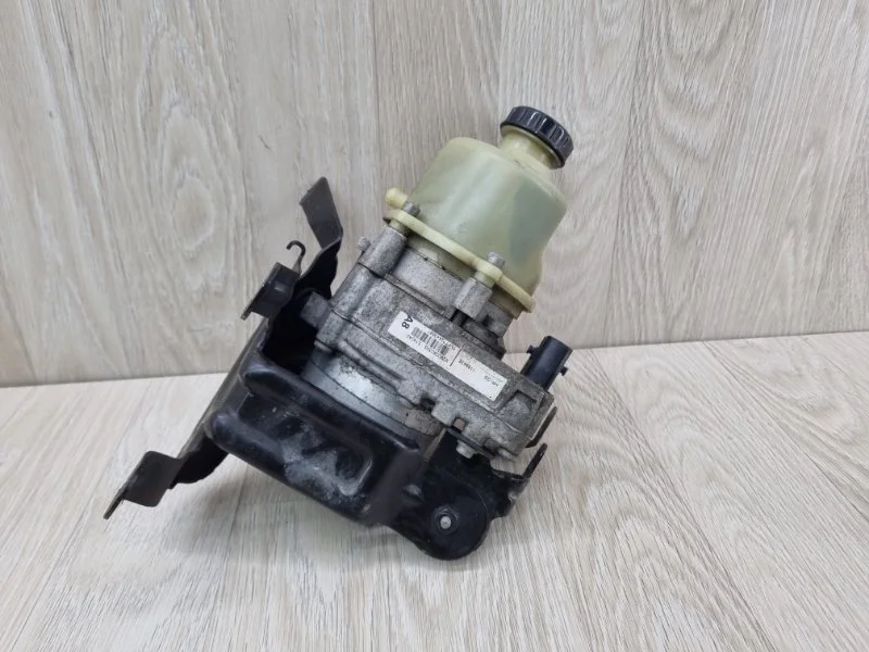 Насос гидроусилителя руля Nissan Terrano 491102845R D10