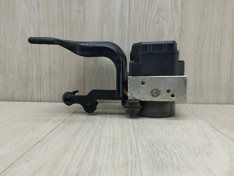 Блок ABS Toyota Corolla 4451012390 E150