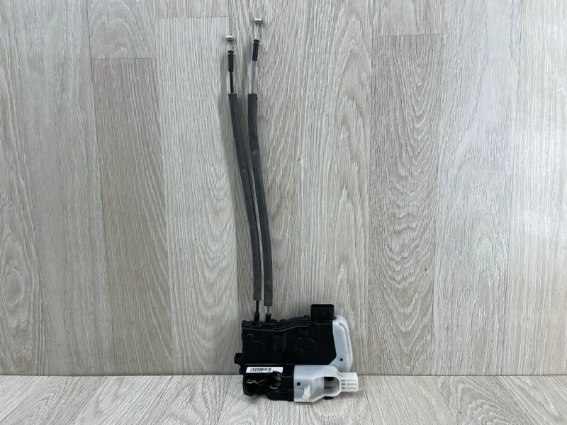 Замок двери Hyundai ix35 814102Y010, задний левый