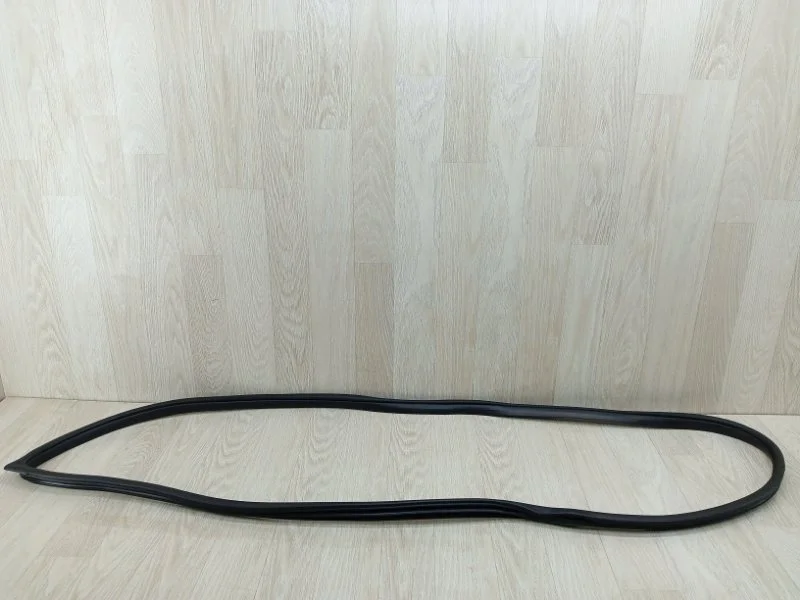 Уплотнитель проема двери Hyundai Solaris 82110H5000 2, передний левый