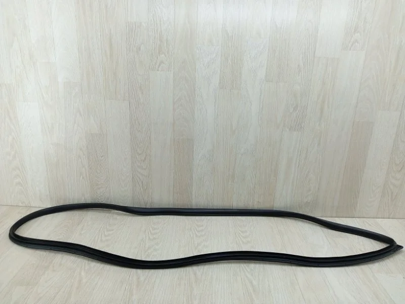 Уплотнитель проема двери Hyundai Solaris 82120H5000 2, передний правый