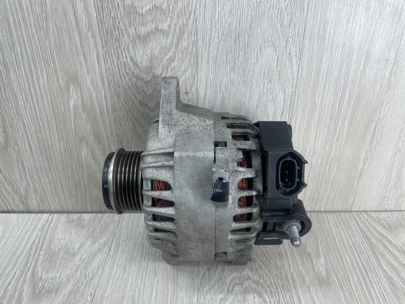 Генератор Hyundai Solaris 373002B910 2