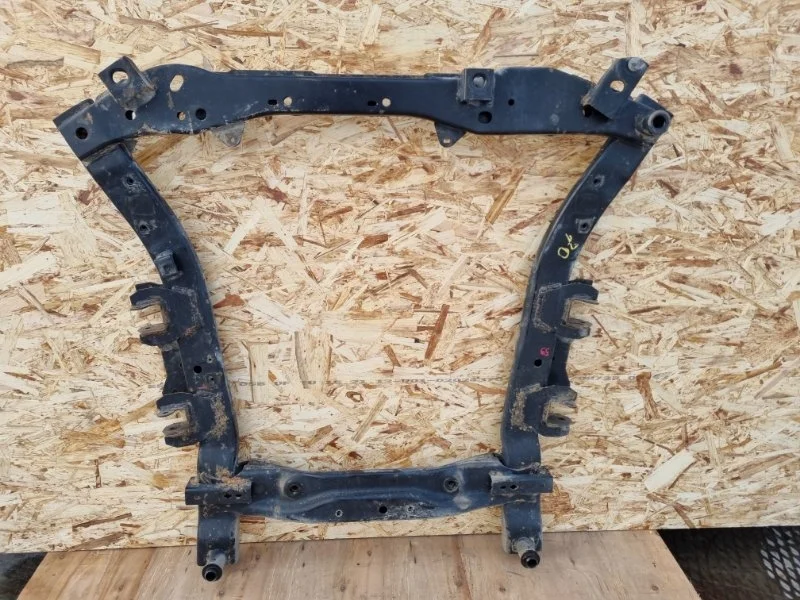 Подрамник двигателя Nissan Terrano 544045767R D10, передний