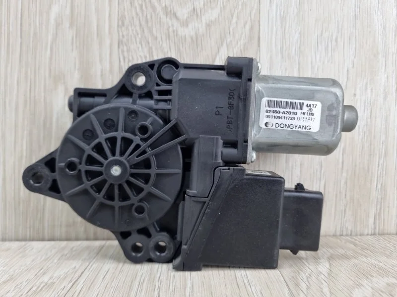 Мотор стеклоподъемника Kia Ceed 82450A2010 JD, передний левый