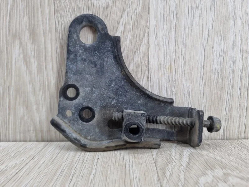 Кронштейн генератора Kia Ceed 374602B006 JD