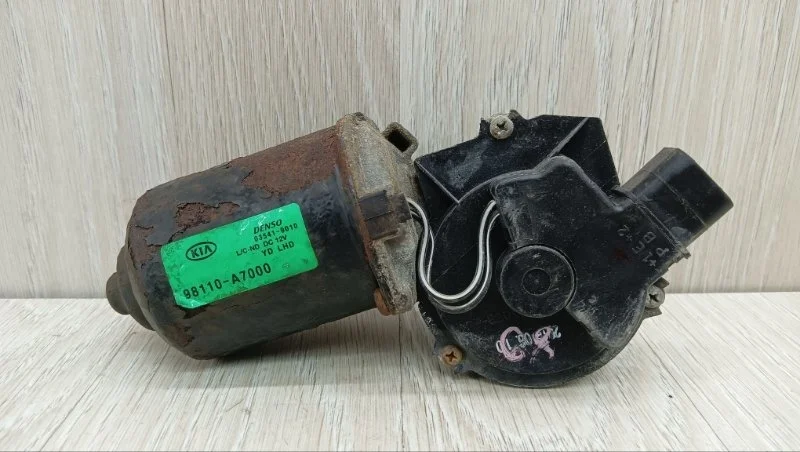 Мотор стеклоочистителя Kia Cerato 98110A7000 YD, передний