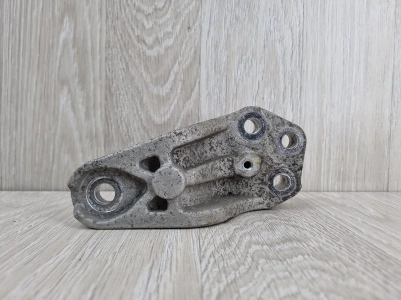 Кронштейн двигателя Kia Ceed 218152H000 ED