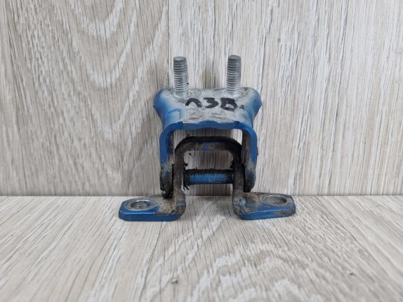 Петля двери Mitsubishi L200 5732A027, задняя левая