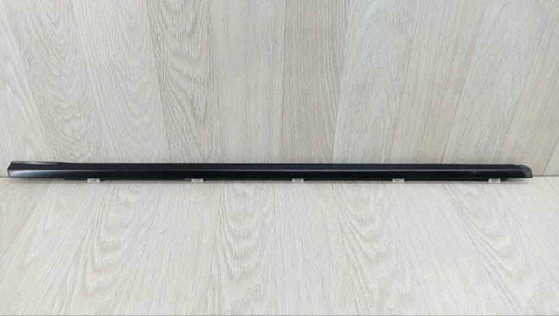 Молдинг стекла двери Kia Ceed 822201H000 ED, передний правый