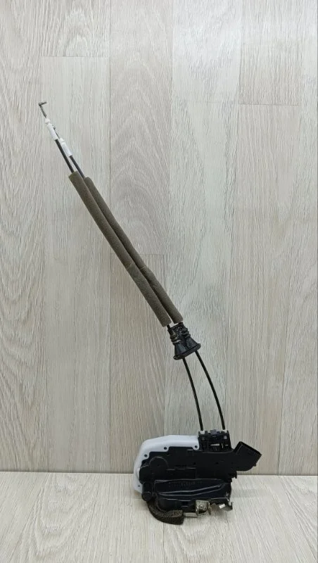 Замок двери Nissan X-Trail 80500JG400 T31, передний правый