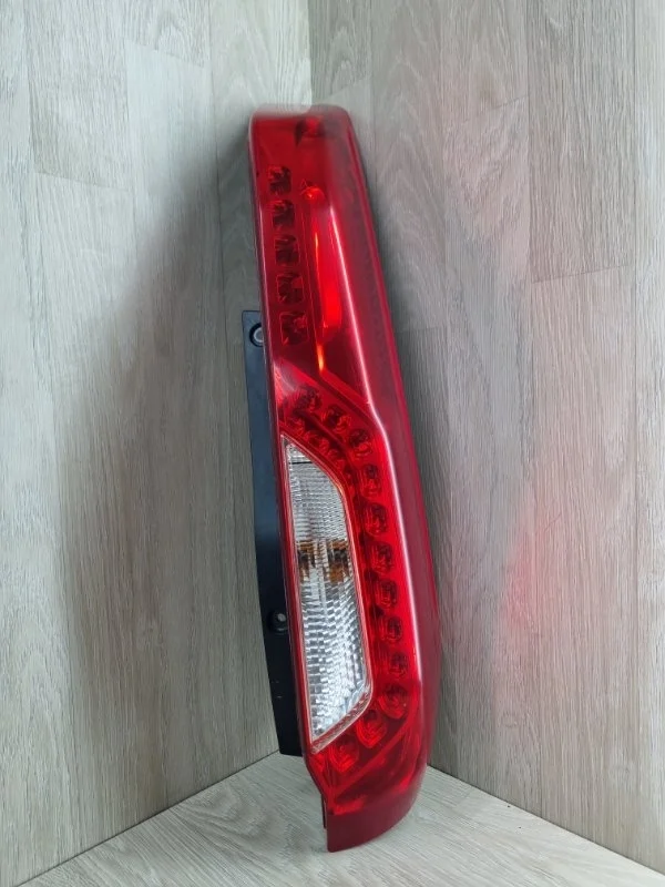 Фонарь Nissan X-Trail 265503UB0A T31, задний правый