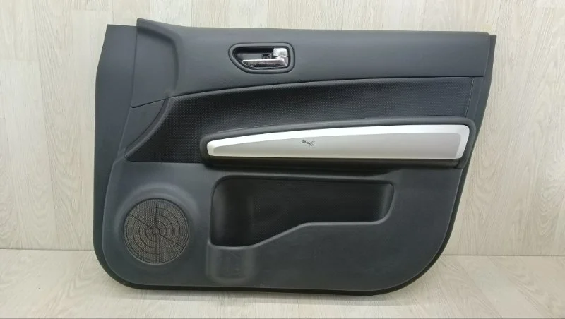Обшивка двери Nissan X-Trail 80900JH14C T31, передняя правая