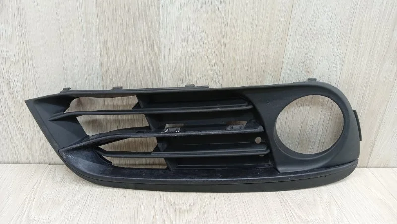 Накладка противотуманной фары BMW 5-Series 2009-2013 51117331738 F10, правая