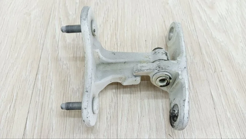 Петля двери MERCEDES-BENZ GLS-Class 2015-2020 A1667200237 X166, передняя правая