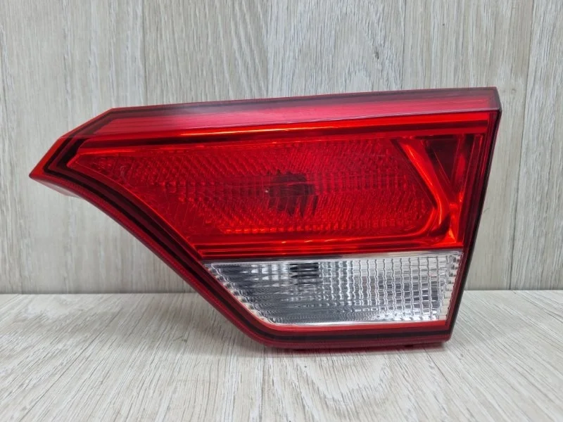 Фонарь внутренний Kia Rio 92404H0000 4 FB, задний правый